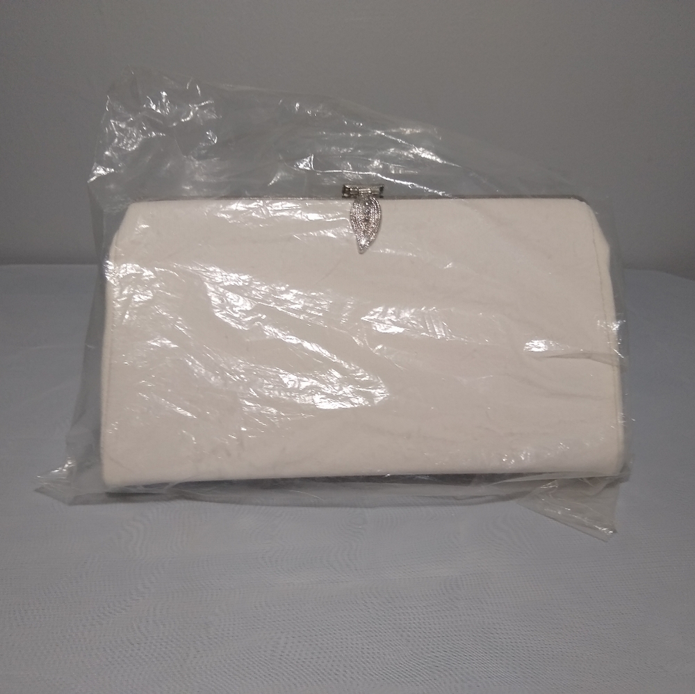 Vintage Women's White Clutch Purse NWT & Brouch - Picture 2 of 8